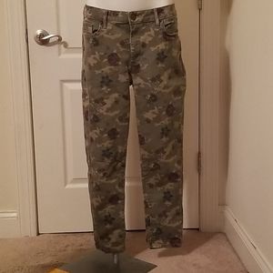 Floral Camouflage Jeans 😍👖